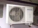 Ac 1 ton good condition chalu ho raha hai