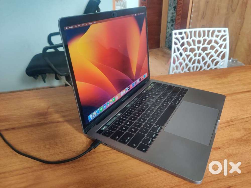 Apple MacBook Pro A1706 (13-inch 2017 Thunderbolt 3 ports)