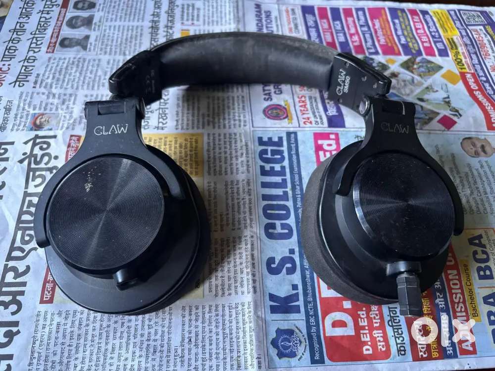 Claw SM50 aux headphone little broken and dirty