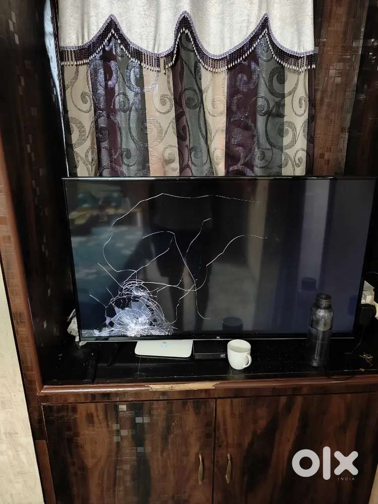 Mi 43 Inch 4K TV (L43M4-4AIN) – Screen Damaged