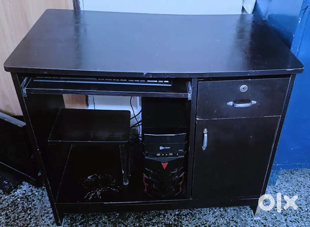 Computer table for sale