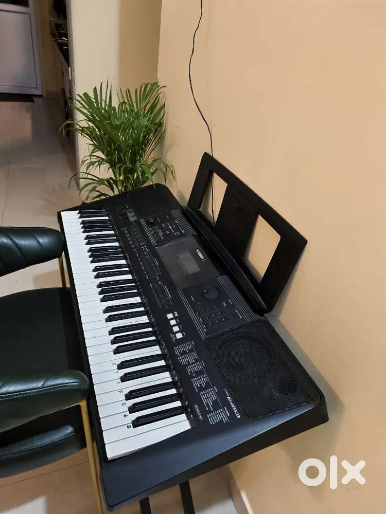 YAMAHA PSR E453 Electronic Keyboard