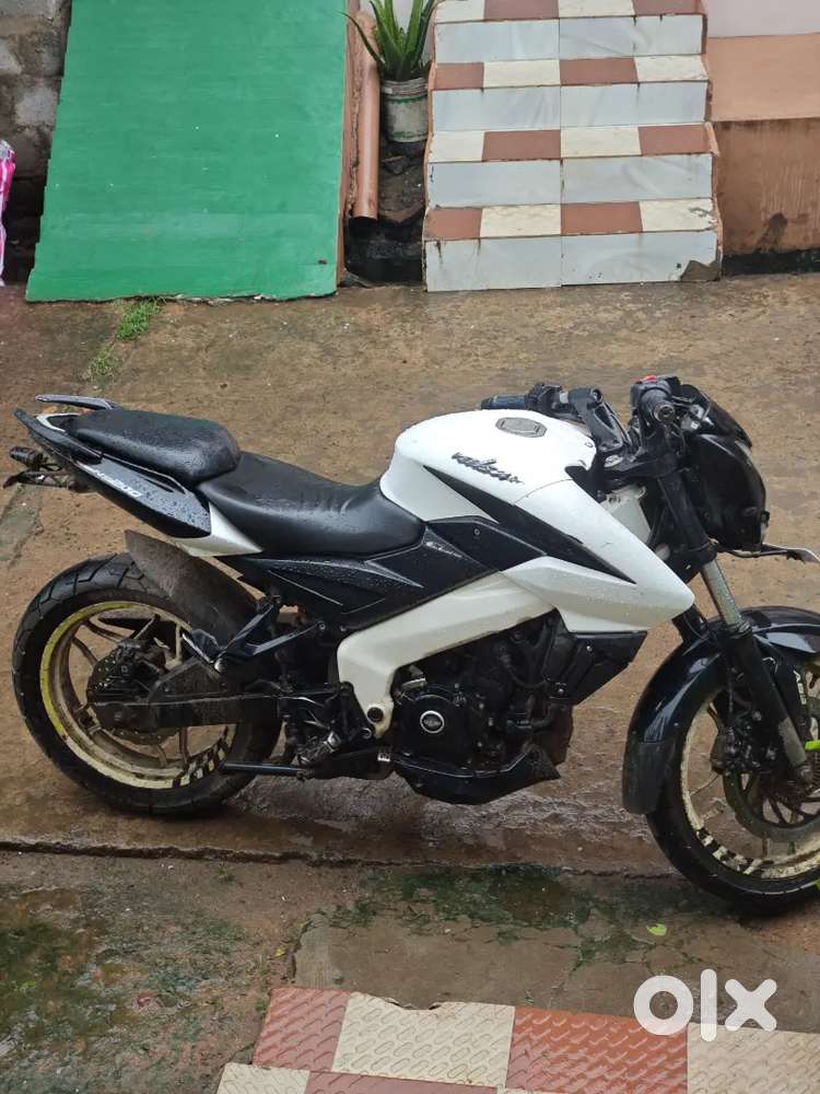 Ns200 white