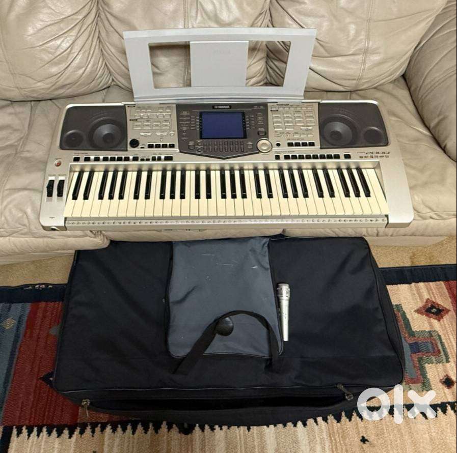 Lightly Used Yamaha PSR-2000 61 Key