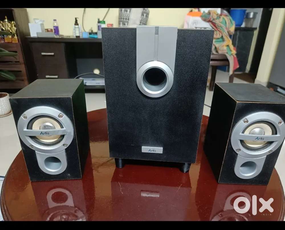 Woofer with speakers