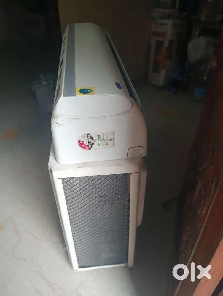 CARRIER 3 STAR NON INVERTER AC