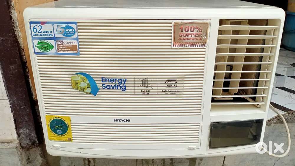 7 month old HITACHI 1.5 ton window AC 5 star rating low voltage ac