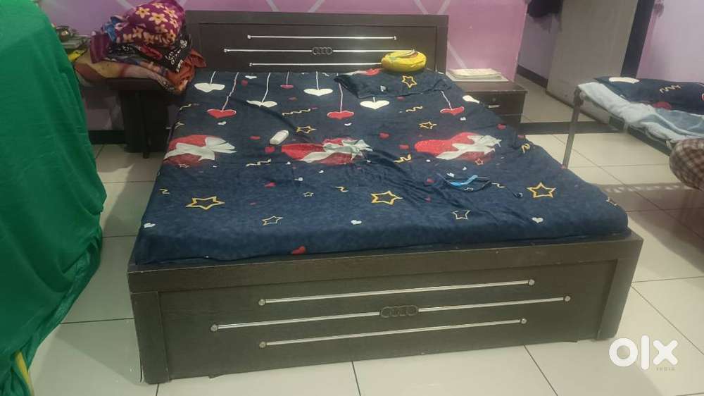 5*6.5 double bed with mattress