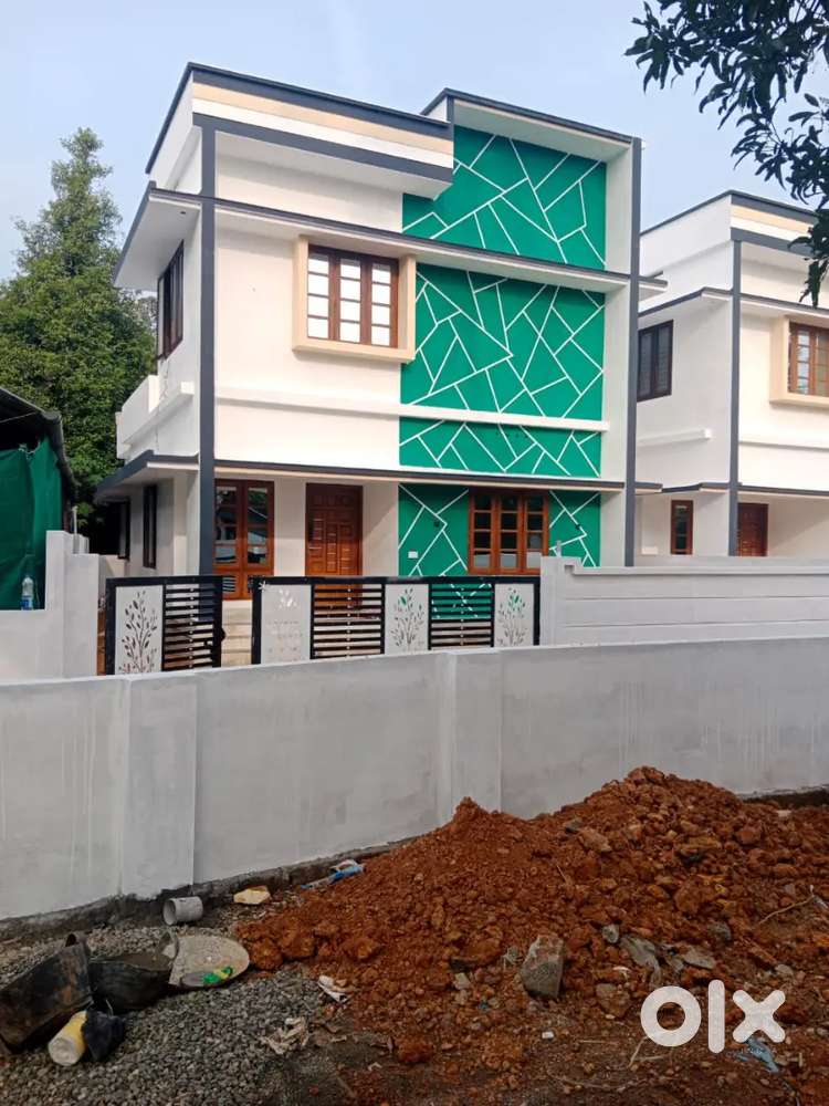 4cent 3bhk villa near ponasaerry busroot 700myr