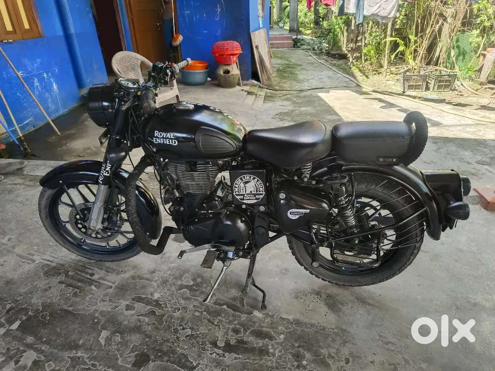 Royal Enfield Classic 500 ABS_ Stealth Black