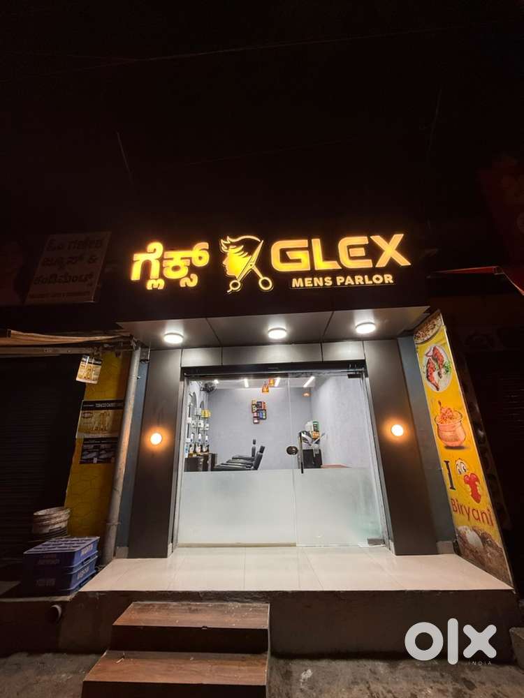 Men saloon