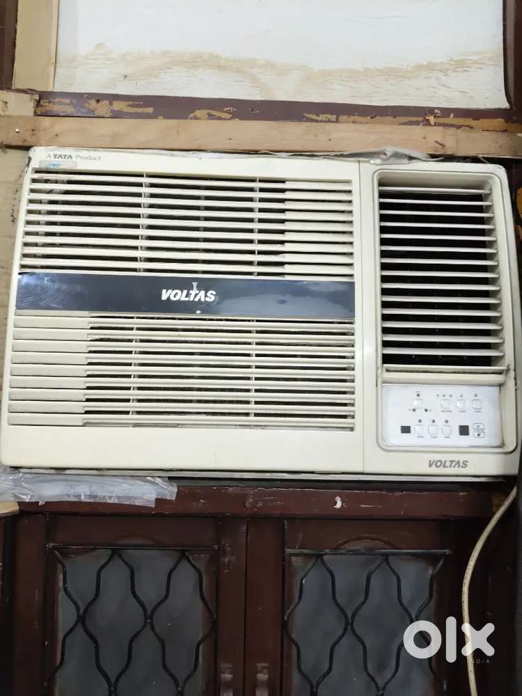 Window AC Voltas good condition 3 star 6 years old