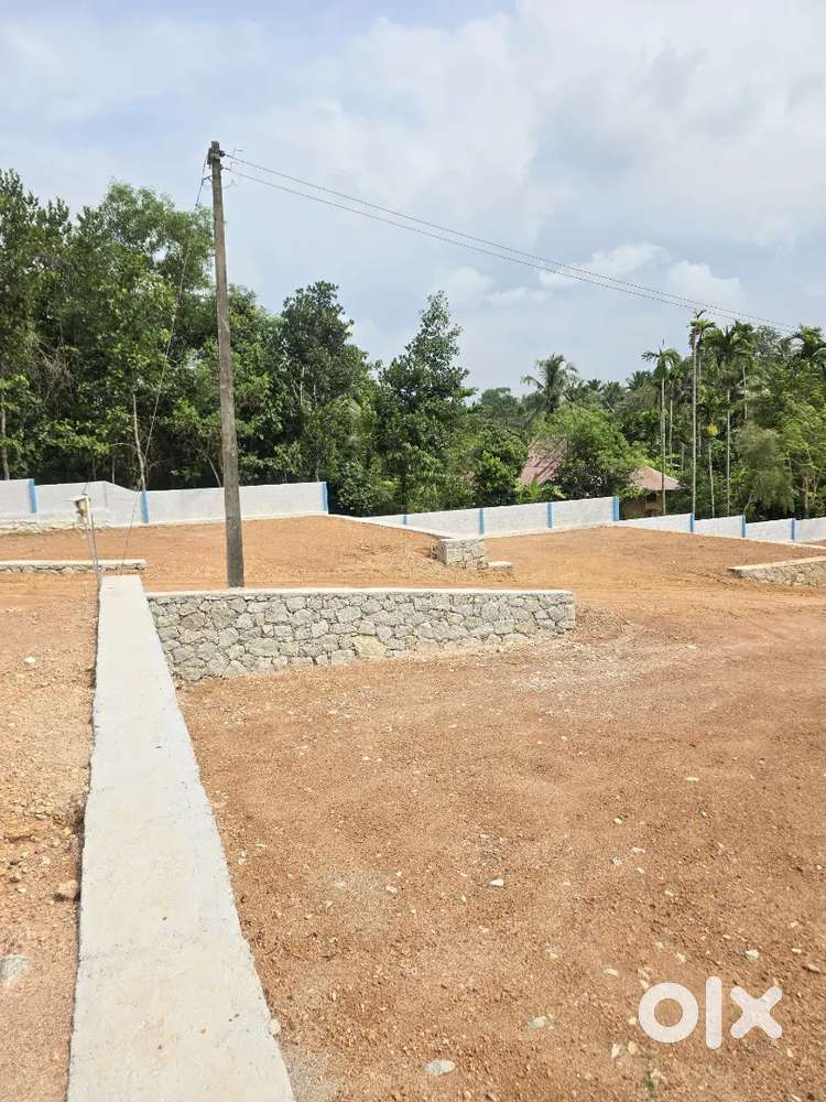 4.5.6.7.8.9.10CENT HOUSE PLOT KARIYAVATTOM PULLANIVILA 8