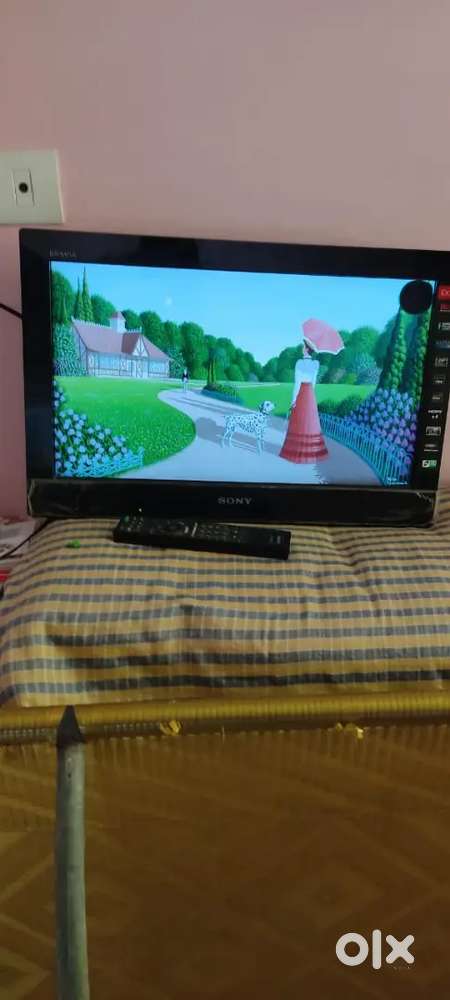 Sony Tv for sale along with wall mount