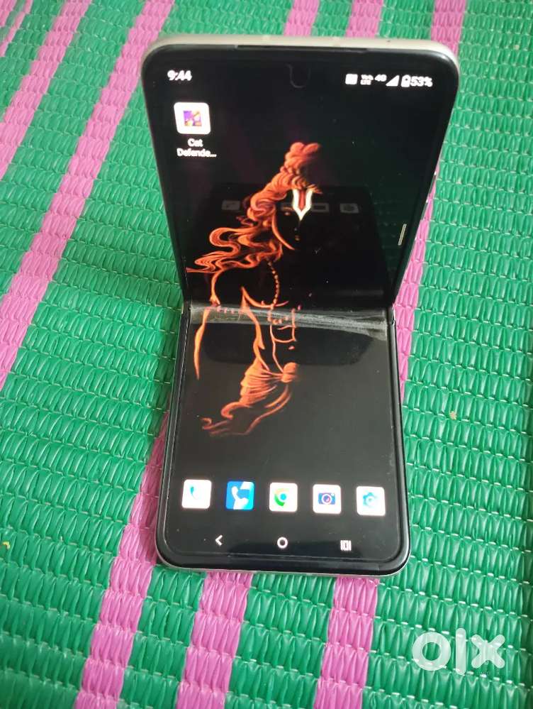 Moto Razr40 8/256 GB good condition 2 years old