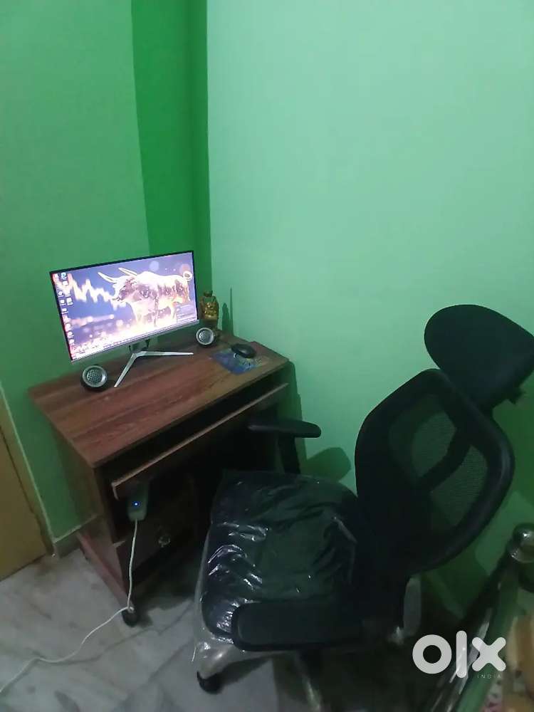 New Desktop Full Set With Table and High Back Chair Carve Display