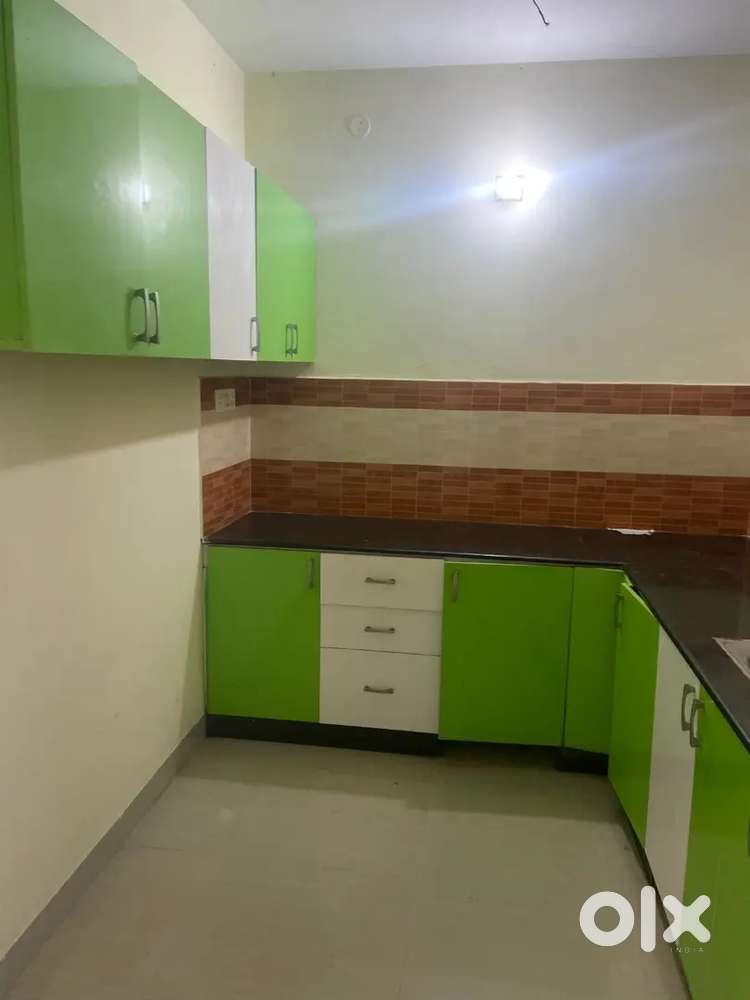 Perumbakkam main road falt 2bhk 3foor ilft buildf 833soft uds 330