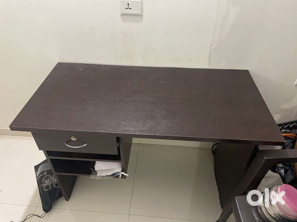 Study table 4’ x 2’ for sale ₹4000