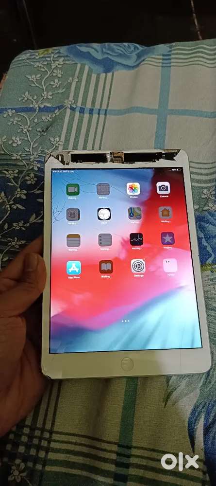 Ipad mini 2  16Gb bill date cebal oniy glass break only