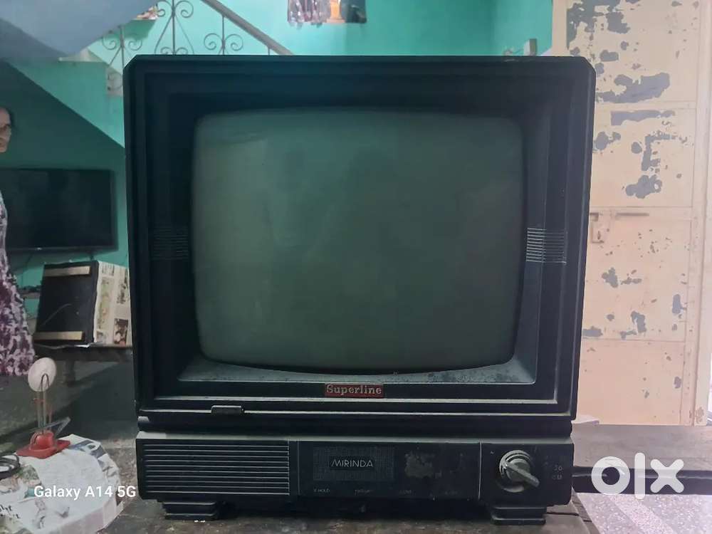 Superline TV (black and white)