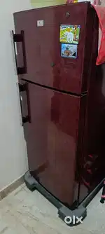Double door refrigerator