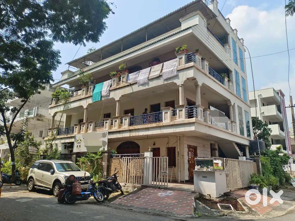 300గజాలు,, ఇల్లు అమ్మకం, N/E కార్నర్