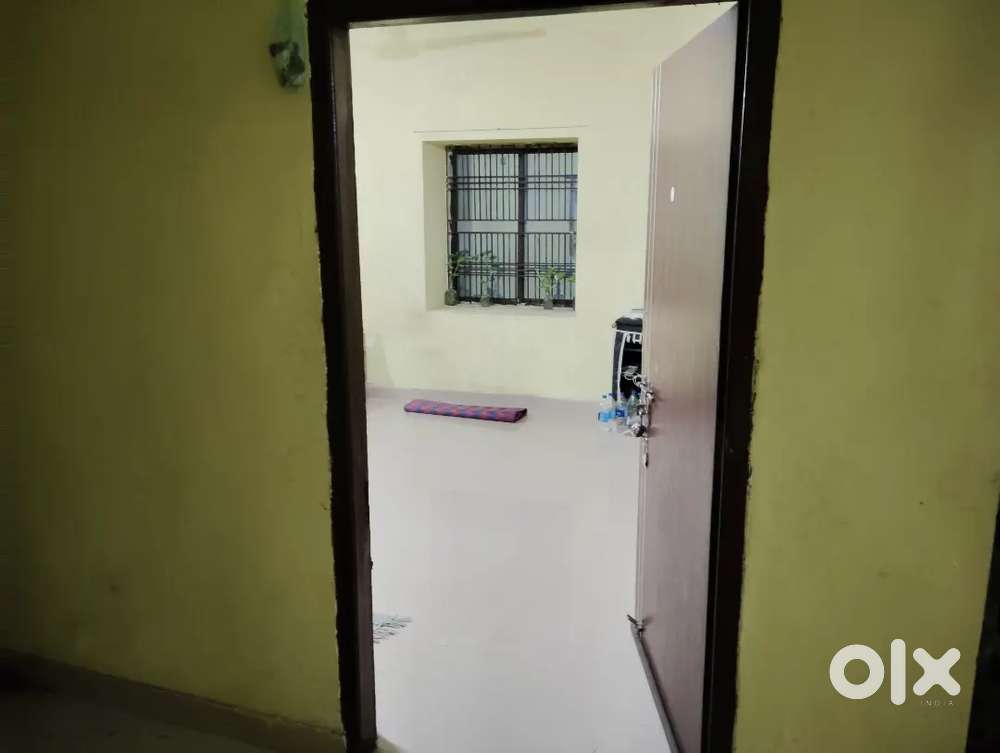 Urgent need roommate