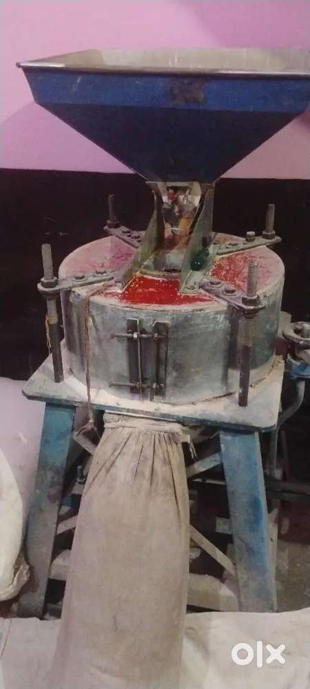 18 inchi new aata chakki  with 5hp 3 phase moter 100% working conditio