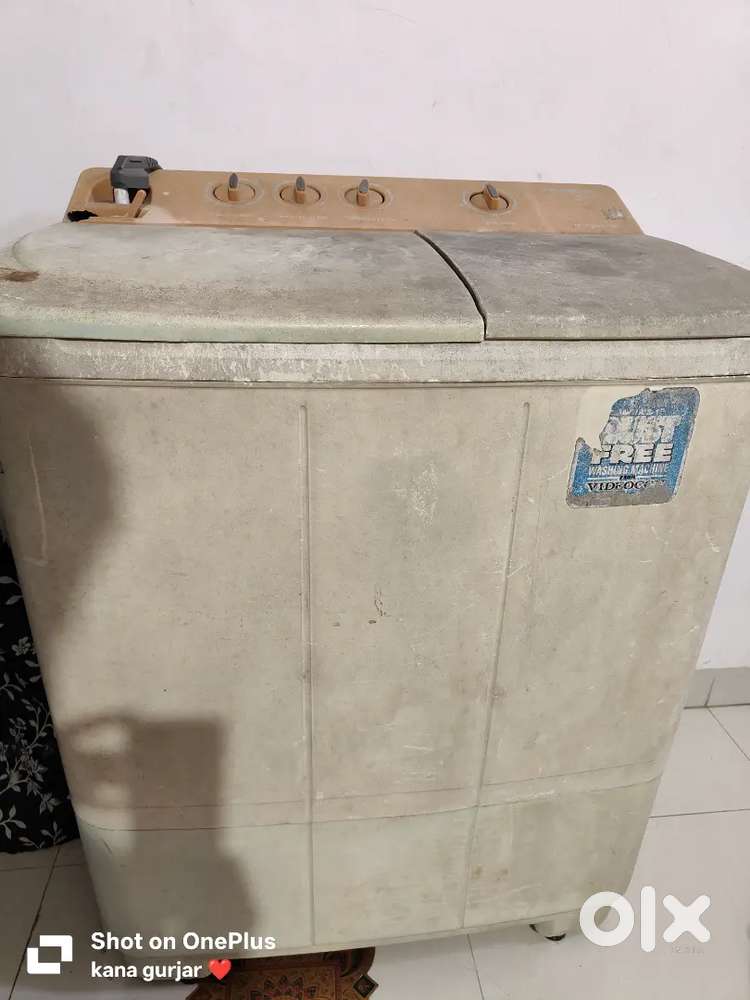 There are two washing machines to sell we have 5 and 6 years old