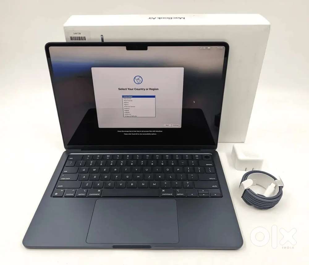 Apple MacBook Air 2024 13.6 Apple M3 10-Core GPU 512GB SSD 16GB RAM