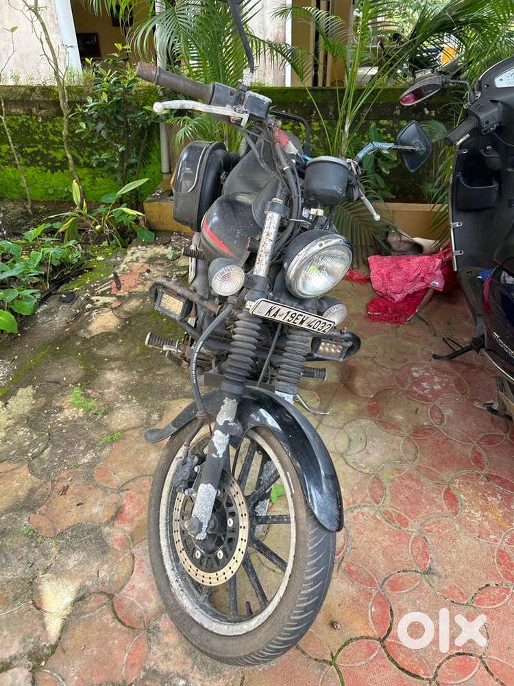Avenger 220 street