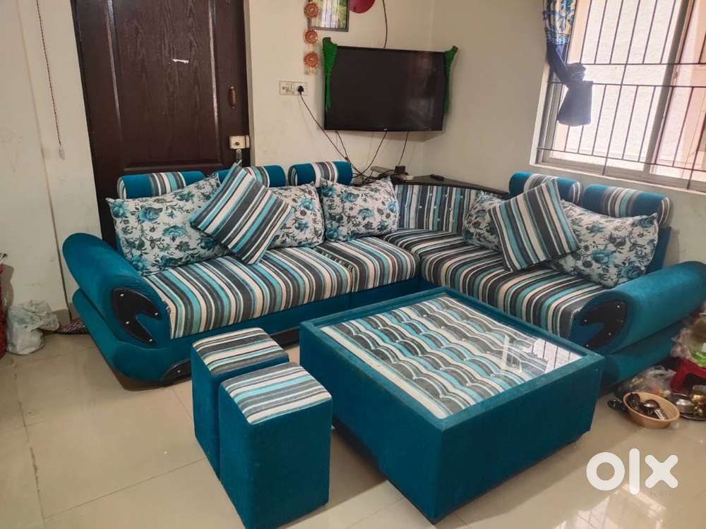 L-Size Sofa set with Table and puffies