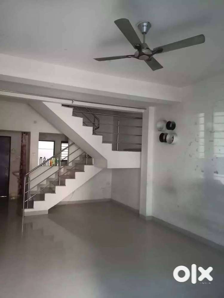 2BHK semi-furnished duplex row house near garden for rent