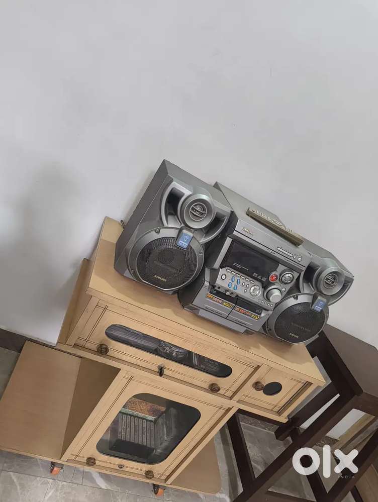 Samsung 3-CD Stereo System with Dual Speakers