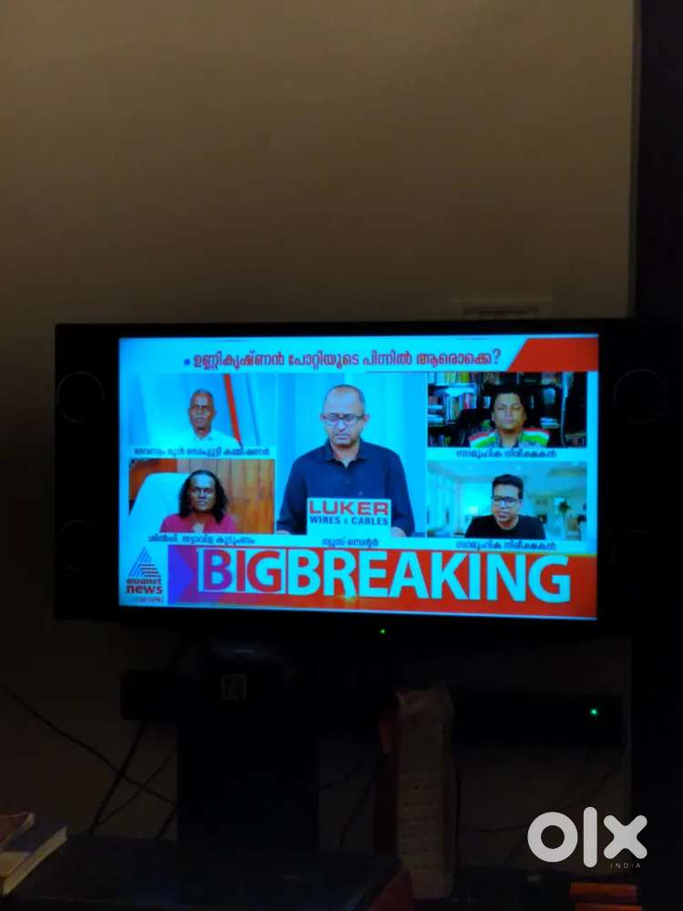 Panasonic TV, 32 inches with extra 4 inbuilt speaker
