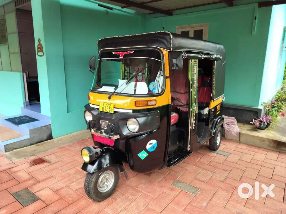 Bajaj LPG auto in very good condition available (1st owner)