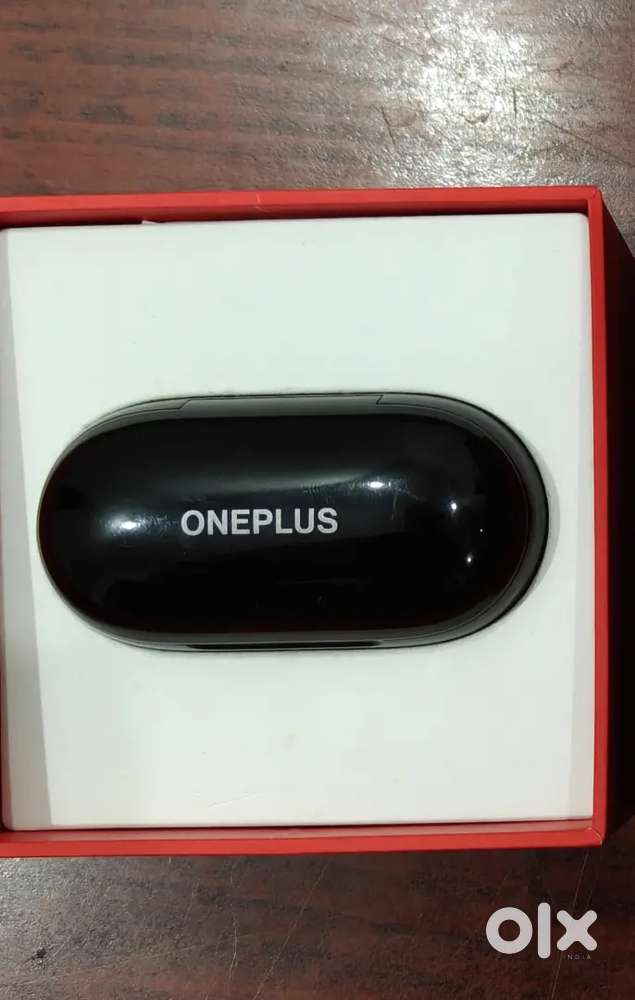 one plus Z2 ear buds black colour