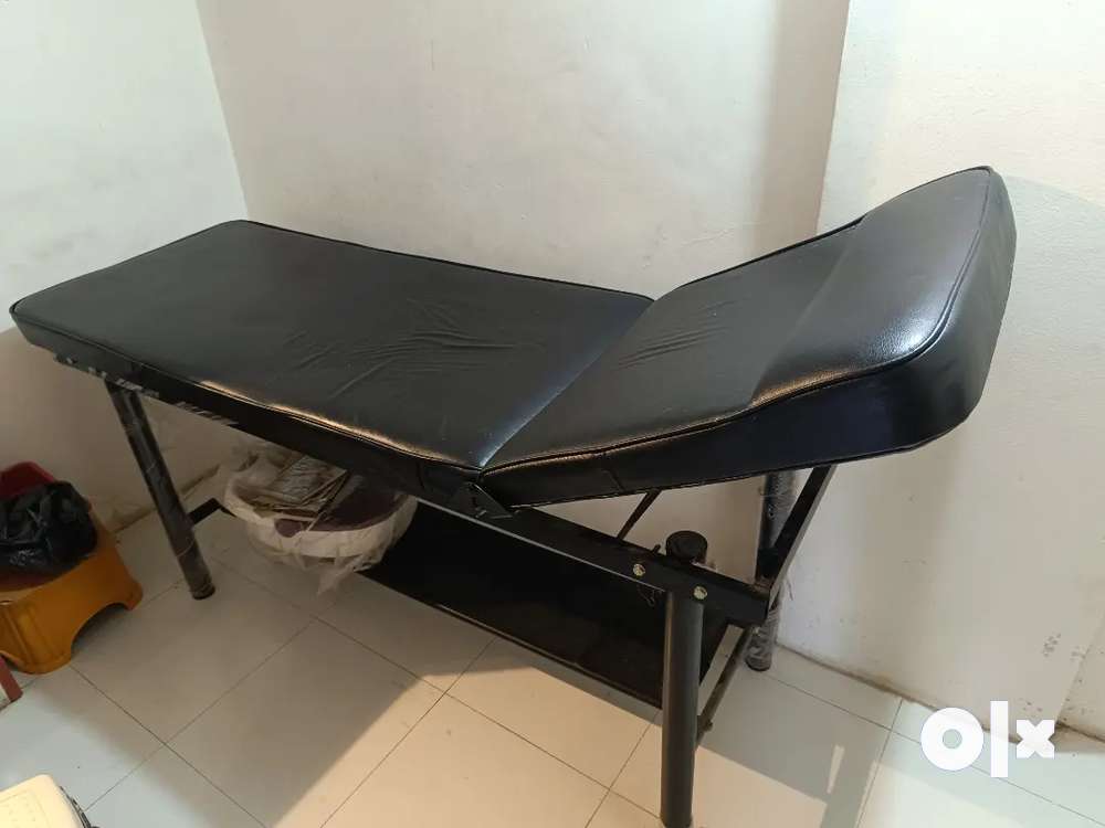 Beauty parlour bed & Wash basin for sale