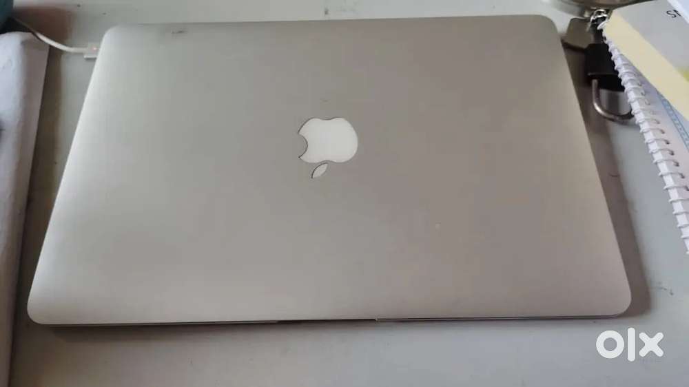 Macbook air 2017 8gb ram 128 storage price is negositable