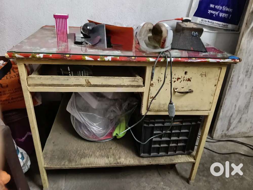 Computer table for sale with glass mirror top