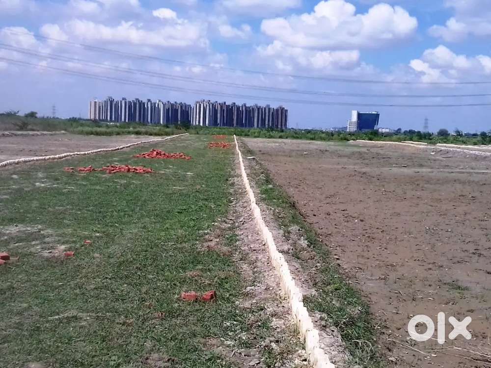 @ 3500-/ par gaj se plot hi plot Noida, Sector-150 में।