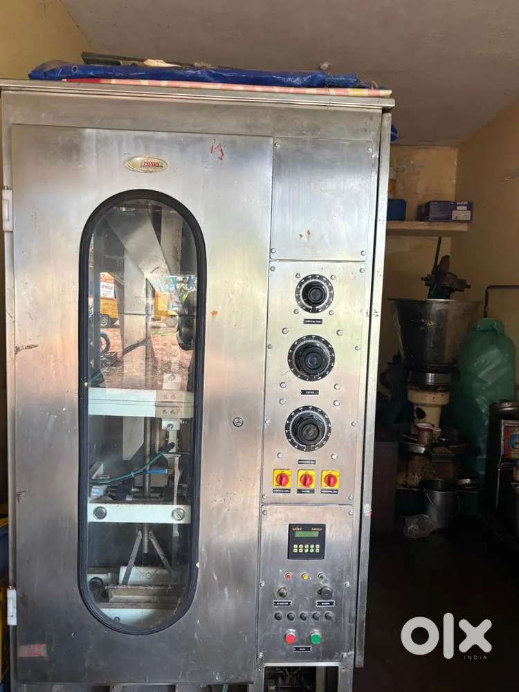 Automatic oil packing machine