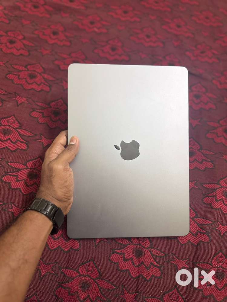 Apple Macbook Air M2 - Brand new , BH : 100, CC : 10