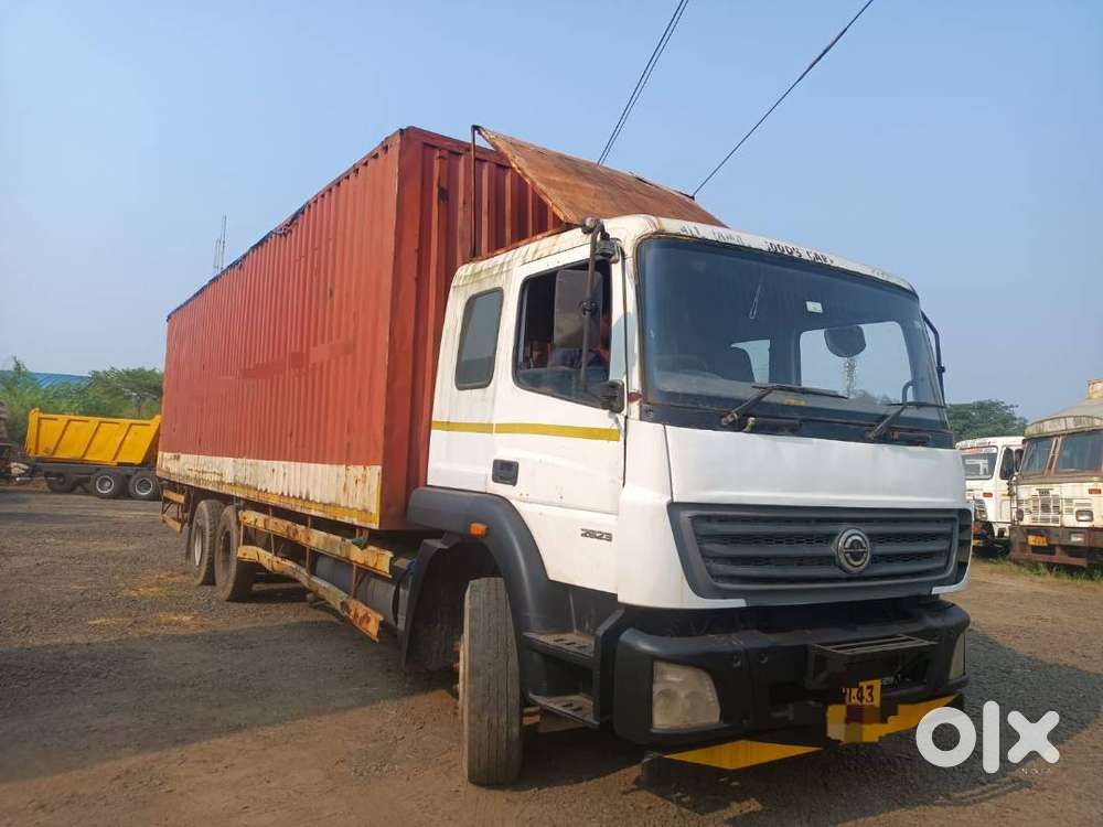 Bharat benz  , Ashok Leyand , Mahindra / Eicher, Tata