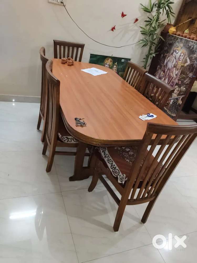 डायनिंग टेबल5 सोफा5 सीटर, गद्दे2 बेचना है