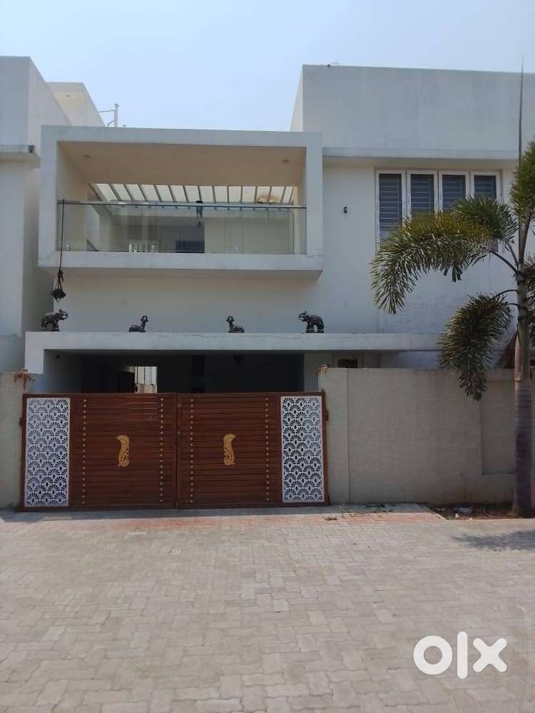 KUMARA GURU COLLEGE NEAR BY PREMIUM  PLOTS AND VILLAS FOR SALE