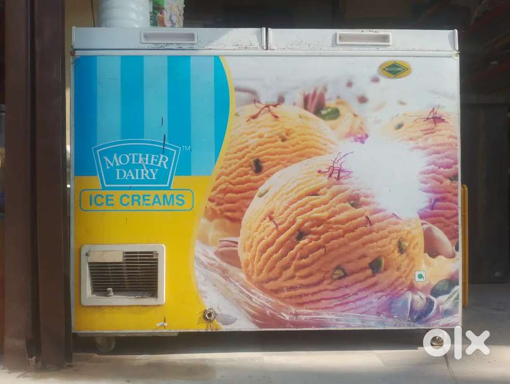 Ice cream freezer in double door for sale