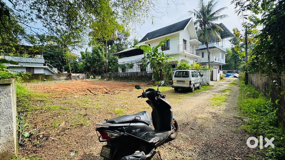 7.5 cent residential plot for sale at Padamugal near satellite town