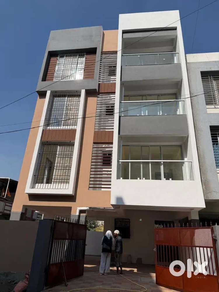2 BHK flats are on rent for bachelors near DY Patil college, Ravet.