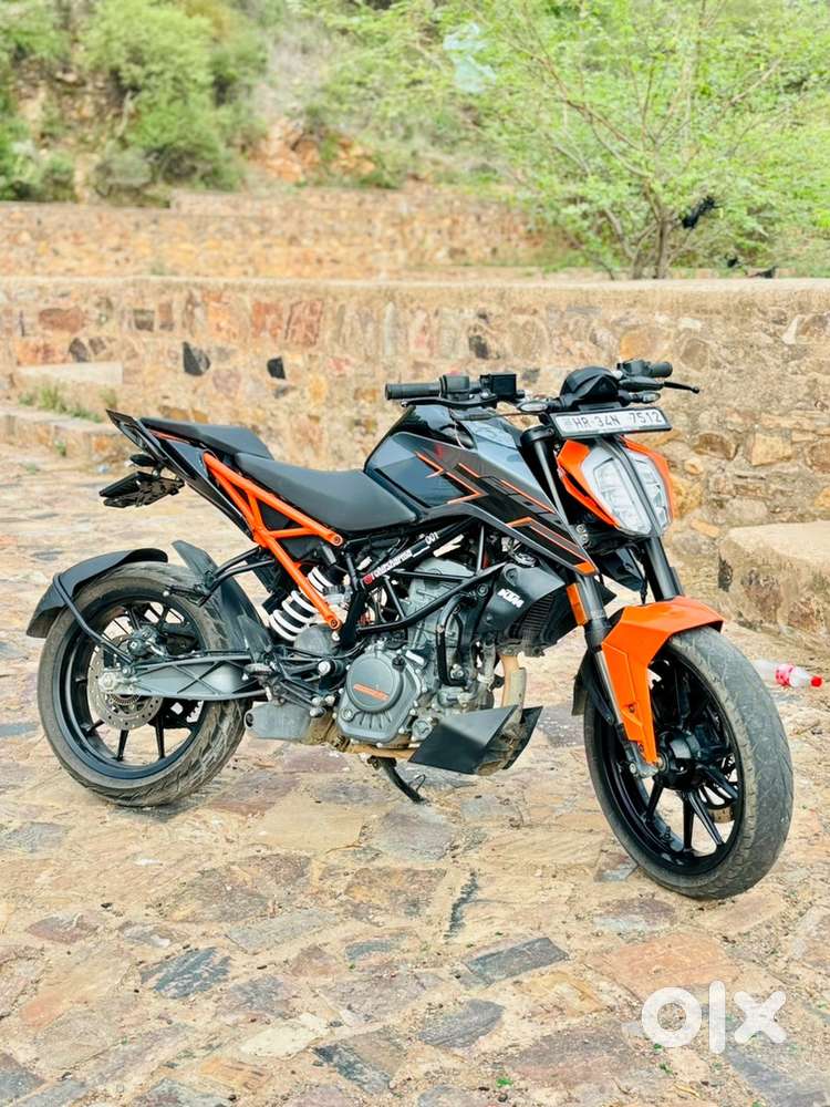KTM duke 200 2024 model black color